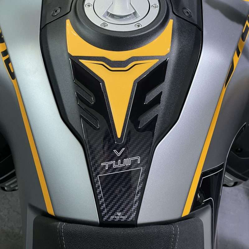 Autocollant 3D pour Moto Guzzi Stelvio 2024-2026 Giallo Savana Réservoir