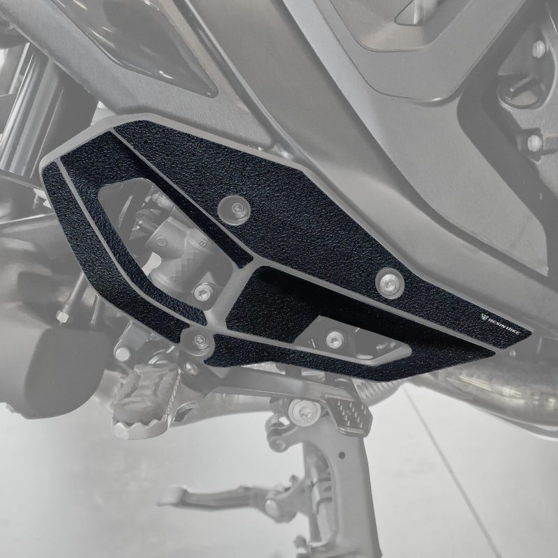 Adesivi Crystal Ruvido compatibili con BMW R 1300 GS 2023-2026 Battitacco Pedana