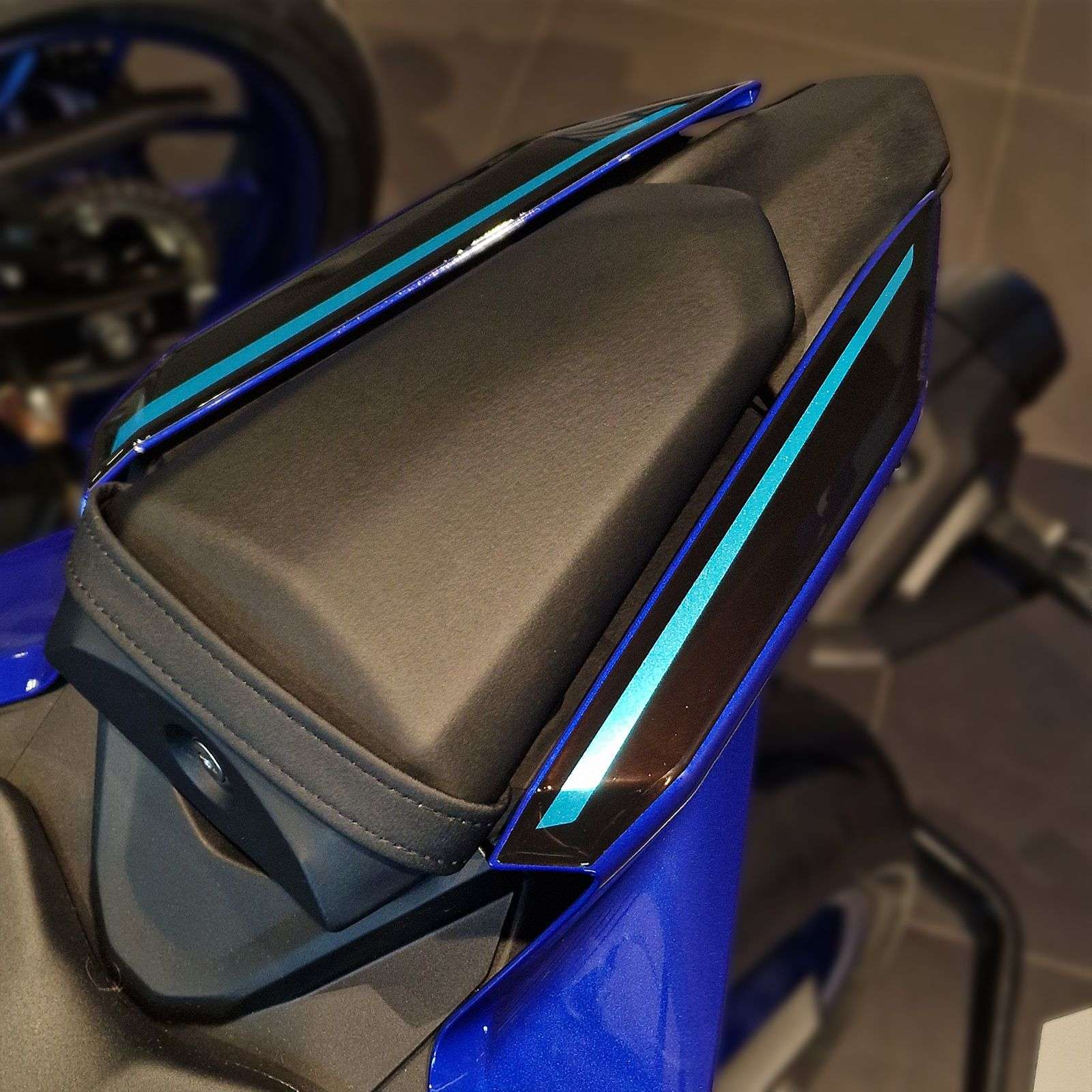 Kit Serbatoio Adesivi 3D compatibili con Yamaha R9 2025-2026 Icon Blue Base - immagine 4