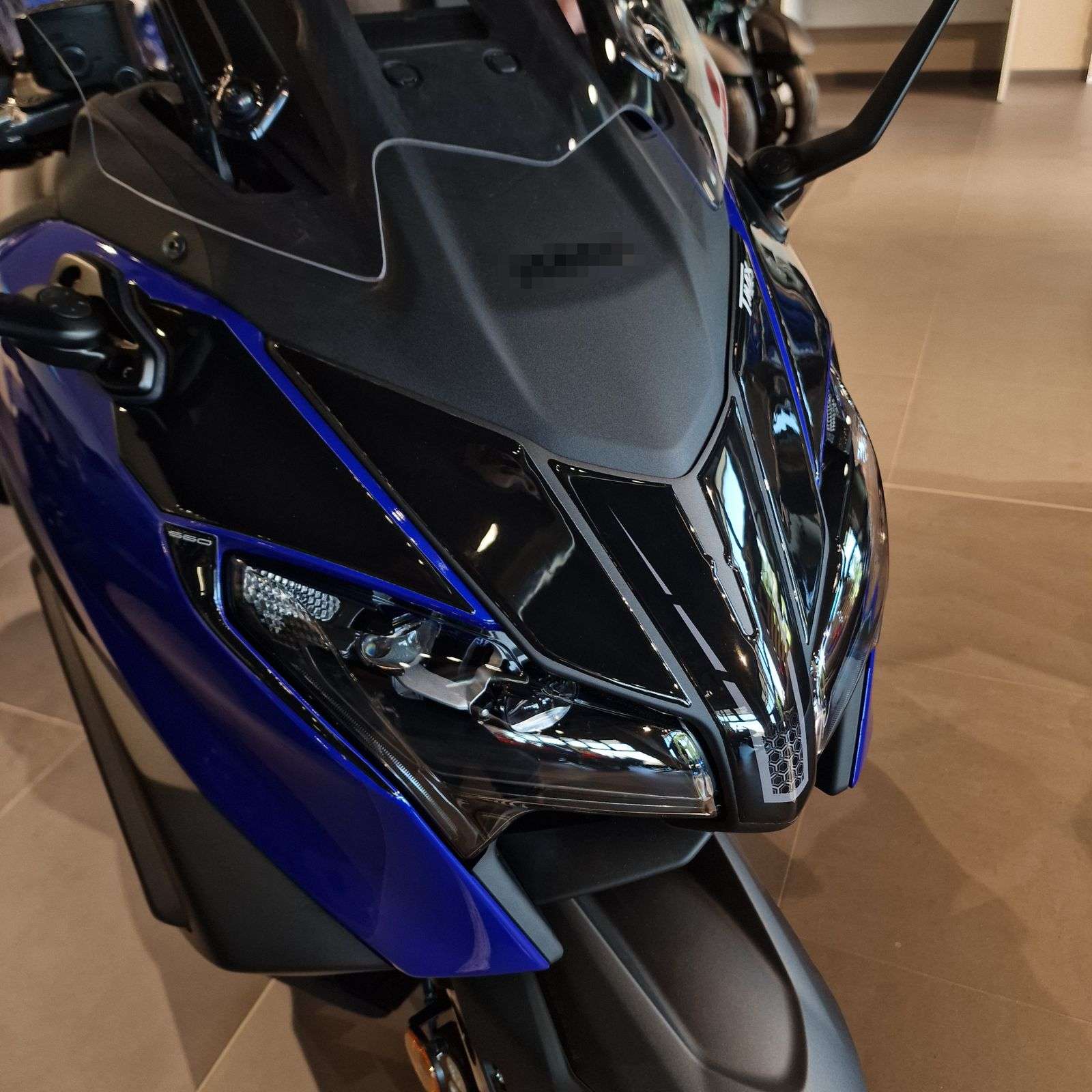 Adhesivos 3D compatibles con Yamaha TMax 560 2025-2026 Máscara Frontal Faro - Imagen 4