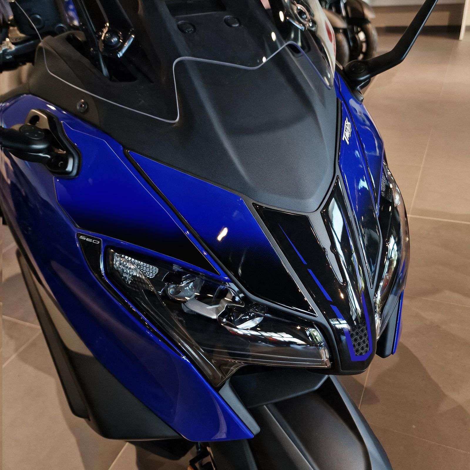 Adhesivos 3D compatibles con Yamaha TMax 560 2025-2026 Icon Blue Máscara Frontal Faro