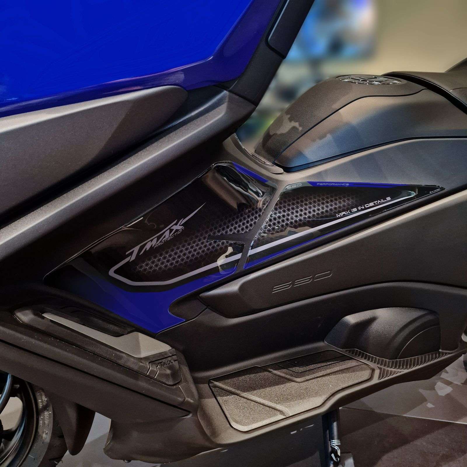 Kit Autocollants 3D compatibles avec Yamaha TMax 560 2025-2026 Icon Blue Console – Image 4